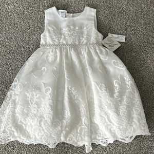 “Flower girl” dress, beautiful lace dress with pearl bow. New with tags